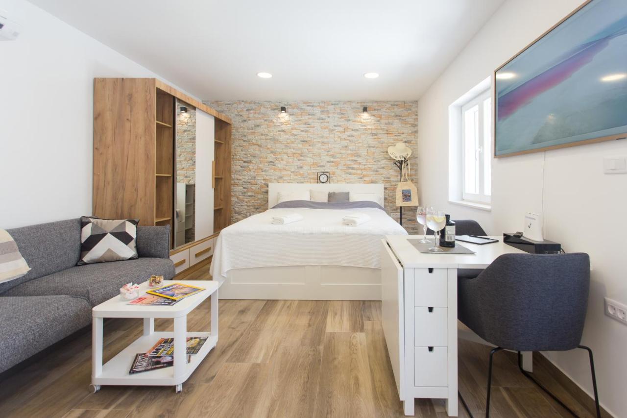 Studio Nomadic Kastela Luaran gambar